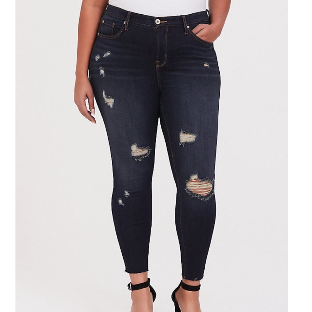 TORRID STRETCH DARK WASH W/RAW HEM SKINNY JEANS